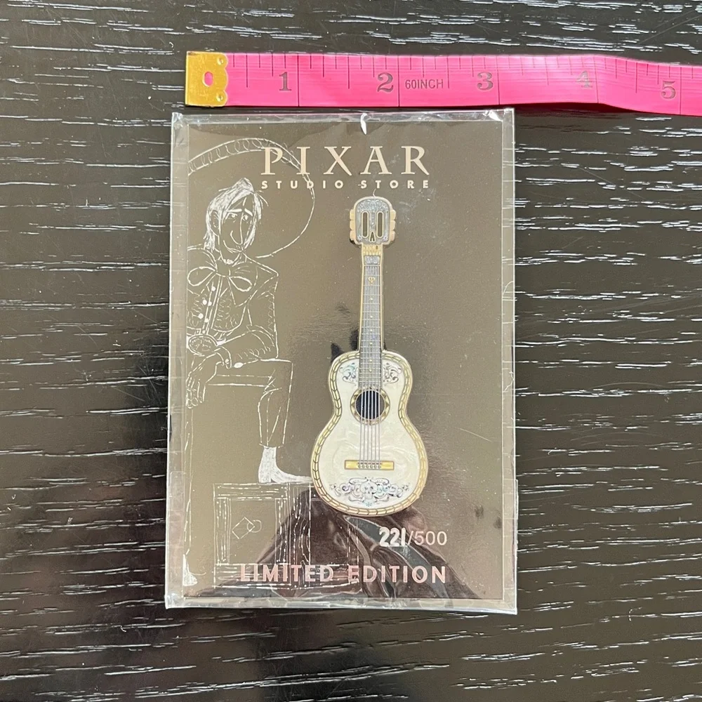 Disney Pixar Studio Store Coco Pin-Ernesto De La Cruz Pearl Guitar LE( MSC-75.2) - Picture 2 of 12